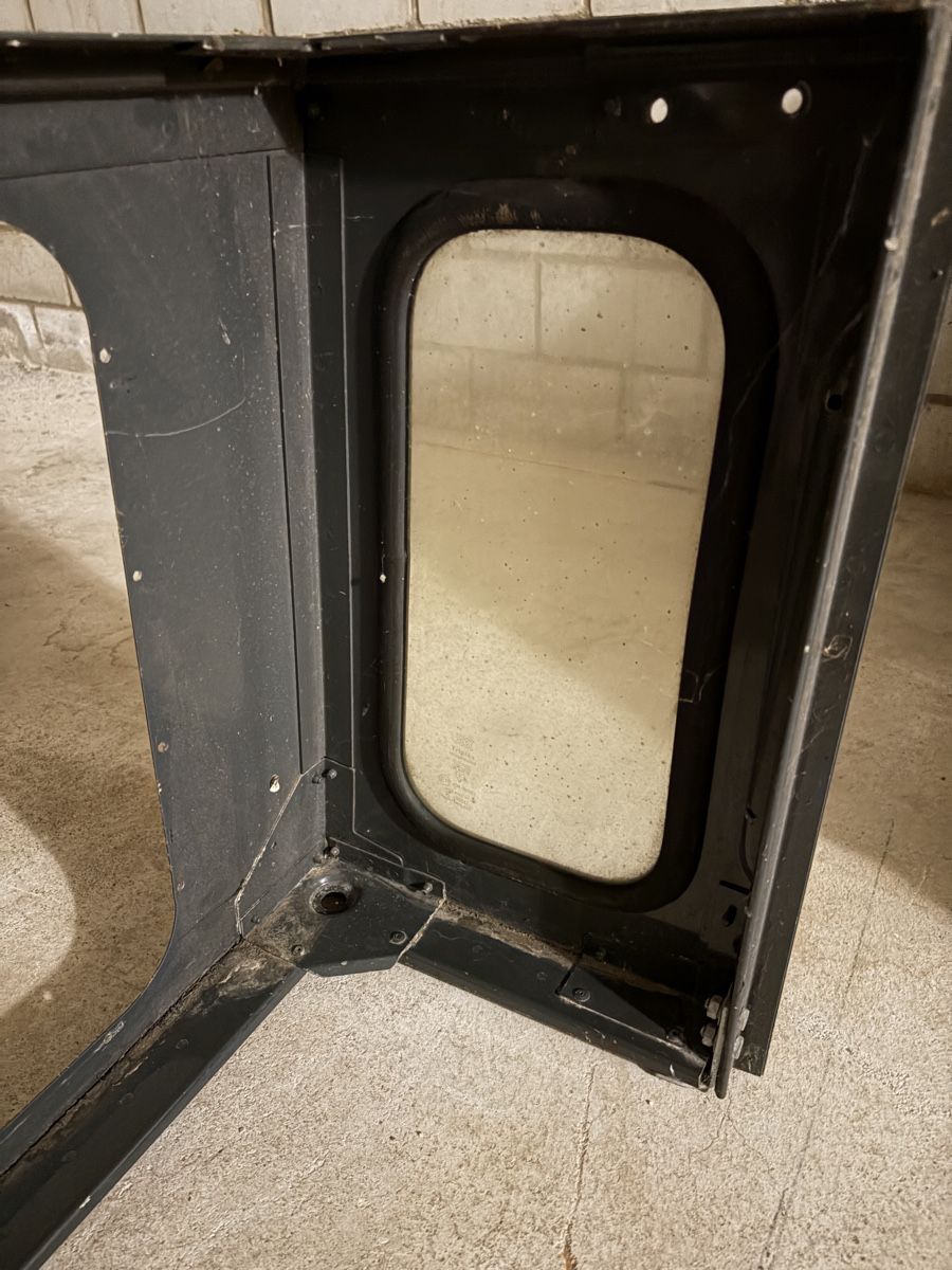 Land Rover Tutti pezzi di ricambio auto: Seitenteile zu Landrover 110 – Difettoso da Herzogenbuchsee venduto da Wels1964 3