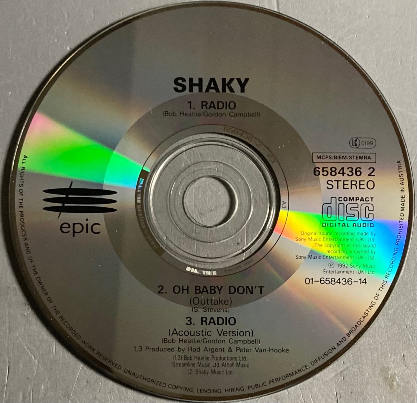 CDs: SHAKY FEATURING ROGER TAYLOR - RADIO – Gebraucht aus Poliez-Pittet von Newtown-Records 1