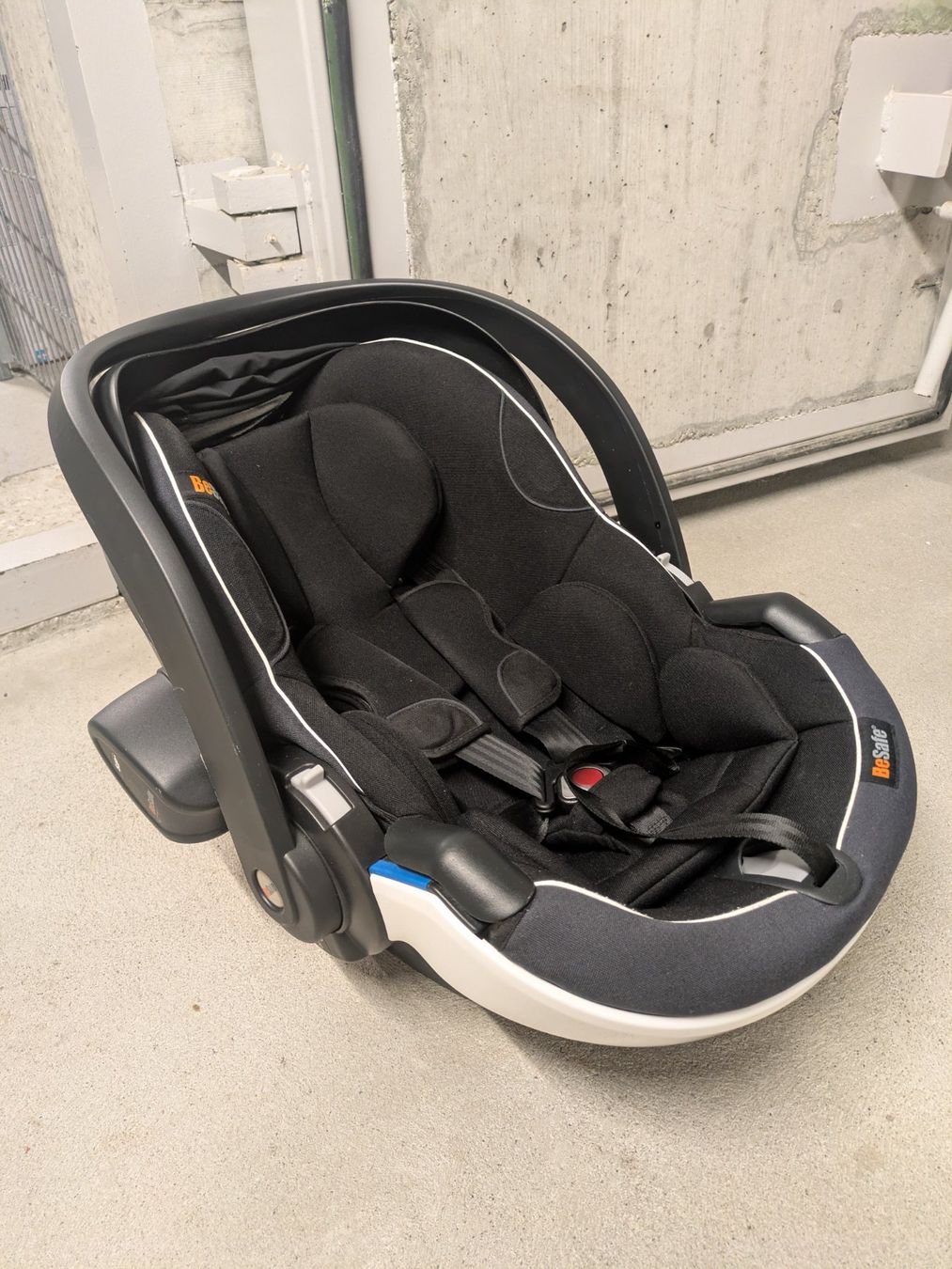 Seggiolini per auto: BeSafe iZi Go Modular + iZi Modular + Isofix-basis – Usato da Solothurn venduto da joe_9fs7