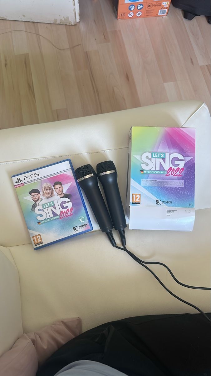 Sony Mikrofone: PS5 Let's Sing 2022 mit deutschen Hits plus Mikrofone  – Gebraucht aus Menziken von Nixipixi