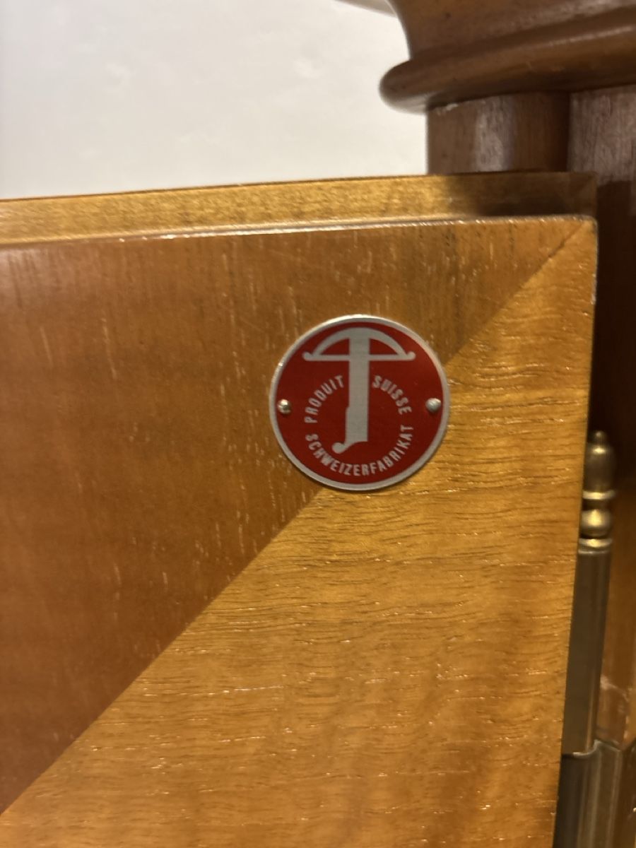 Credenze: Vintage Schweizer Buffet / Anrichteschrank  – Usato da Genève venduto da anj_qck2 3