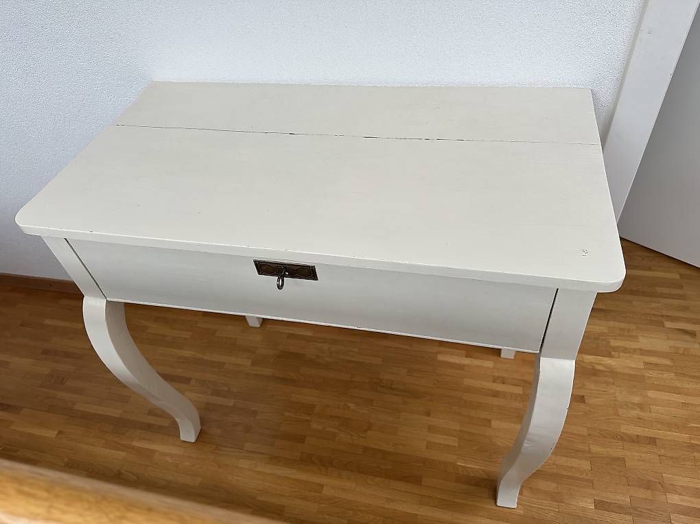 Tische: Table avec chaise en bois peint - Style vintage – Gebraucht aus Gletterens von mar_n29j