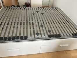 Ikea Bett mit vier Schubladen inkl Lattenrost und Matratze