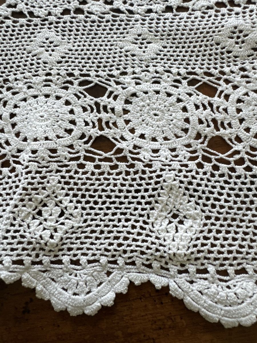 Coperte: Tischtuch Gehäkelt aus der Grossmutter Truhe – Usato da Bern venduto da Ninitto 3
