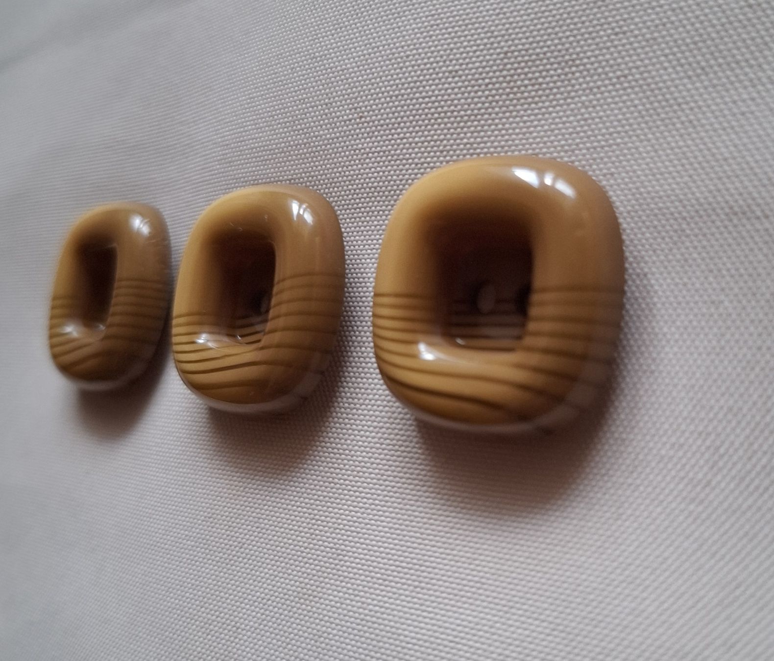 Boutons: 3 Stück Knöpfe, 25 mm. – D'occasion à Dietikon par Hirschkopf 1