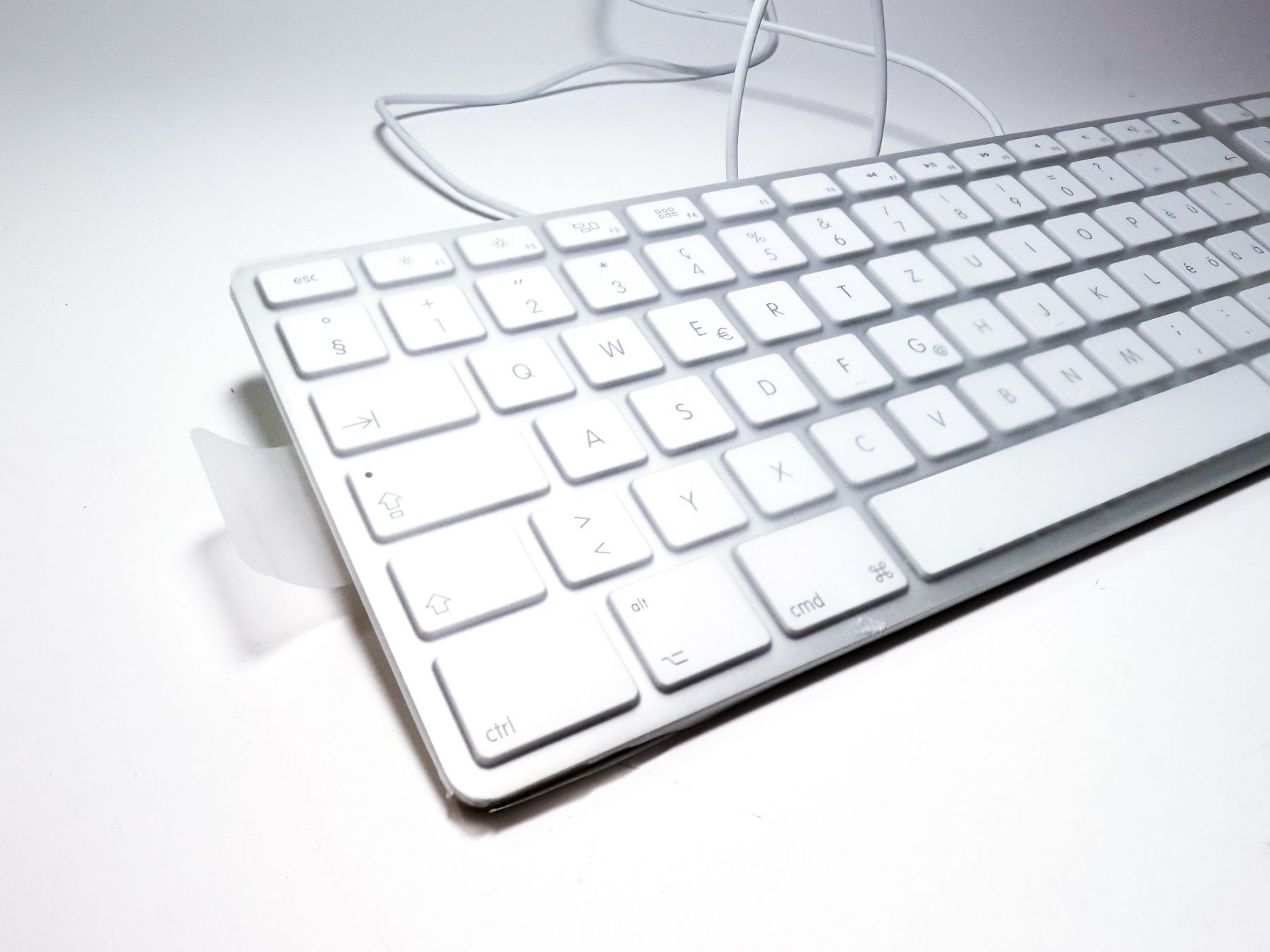 Apple Tastaturen: Apple Alu Keyboard Kabelgebunden A1243 CH-DE Version – Gebraucht aus Port von Ubuy 1