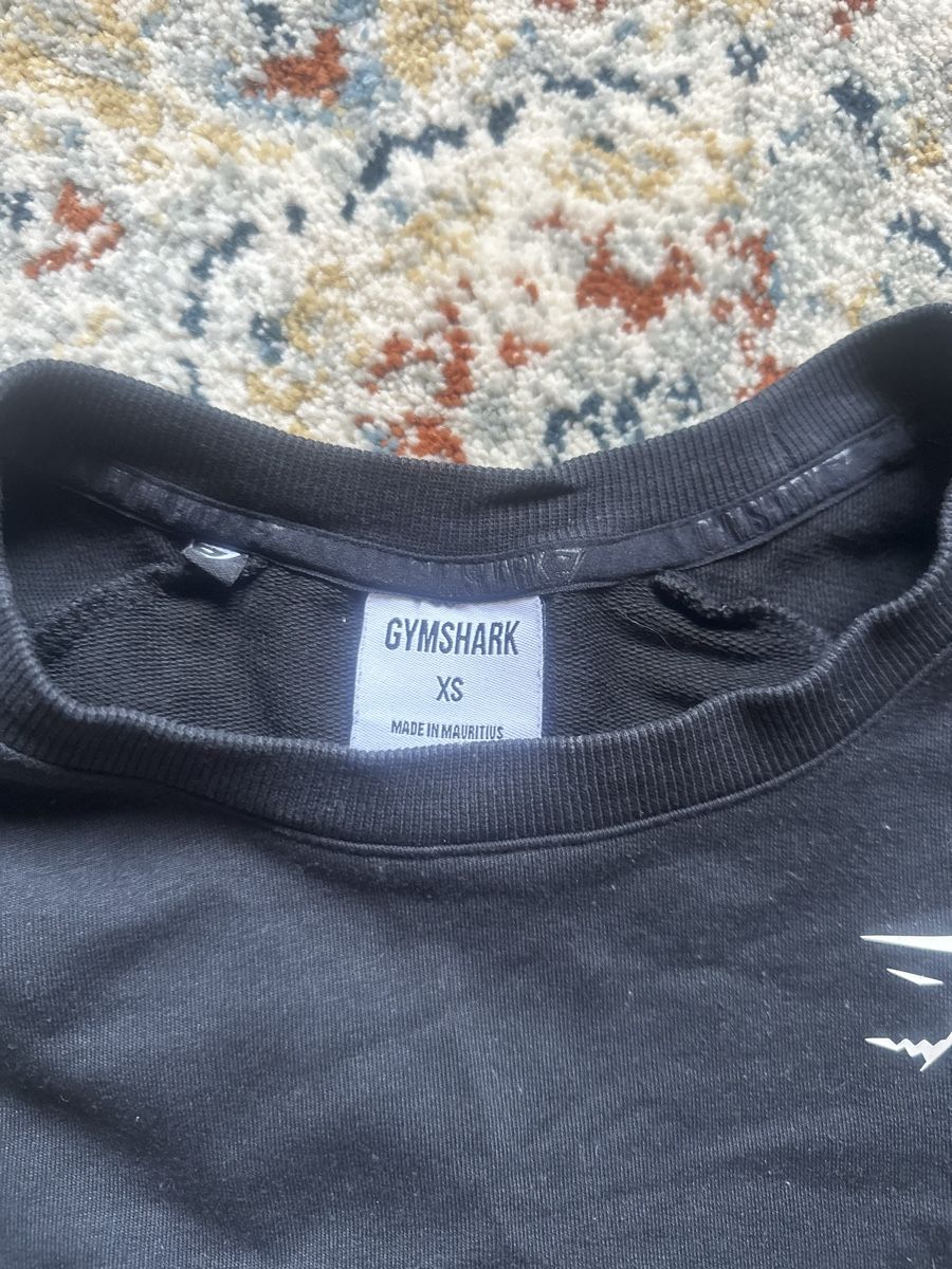 Gymshark T-shirt: Gym shark Crop Shirt – Usato da Bern venduto da anj_5stx 1