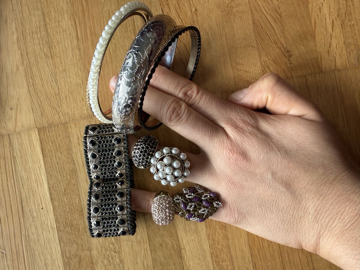 Bracelets: Modeschmuck Paket - Ringe - Armbänder - Haarbänder - Kette – D'occasion à Zug par tami12 1