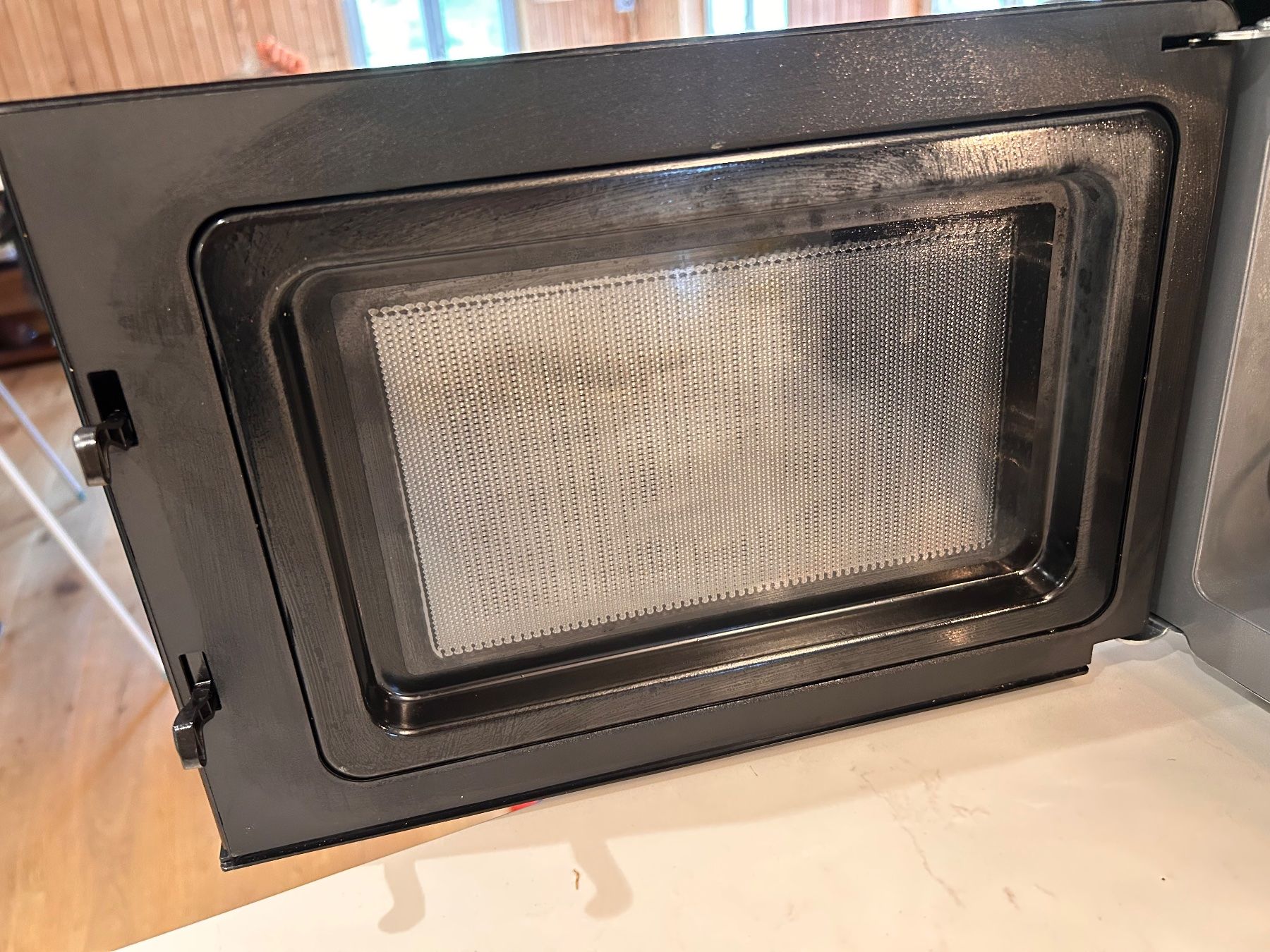 Küchengeräte: HELL'S KITCHEN MWX 2000 MIKROWELLE MIT GRILL – Gebraucht aus Tafers von JP911 6