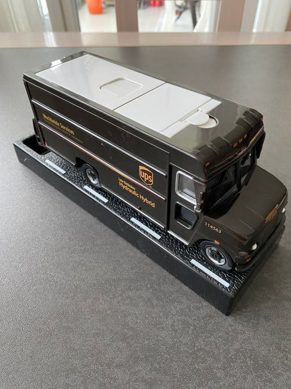 Modellini d'auto: Fourgon Bus UPS Worldwide Services – Usato da Meyrin venduto da Abac007 3