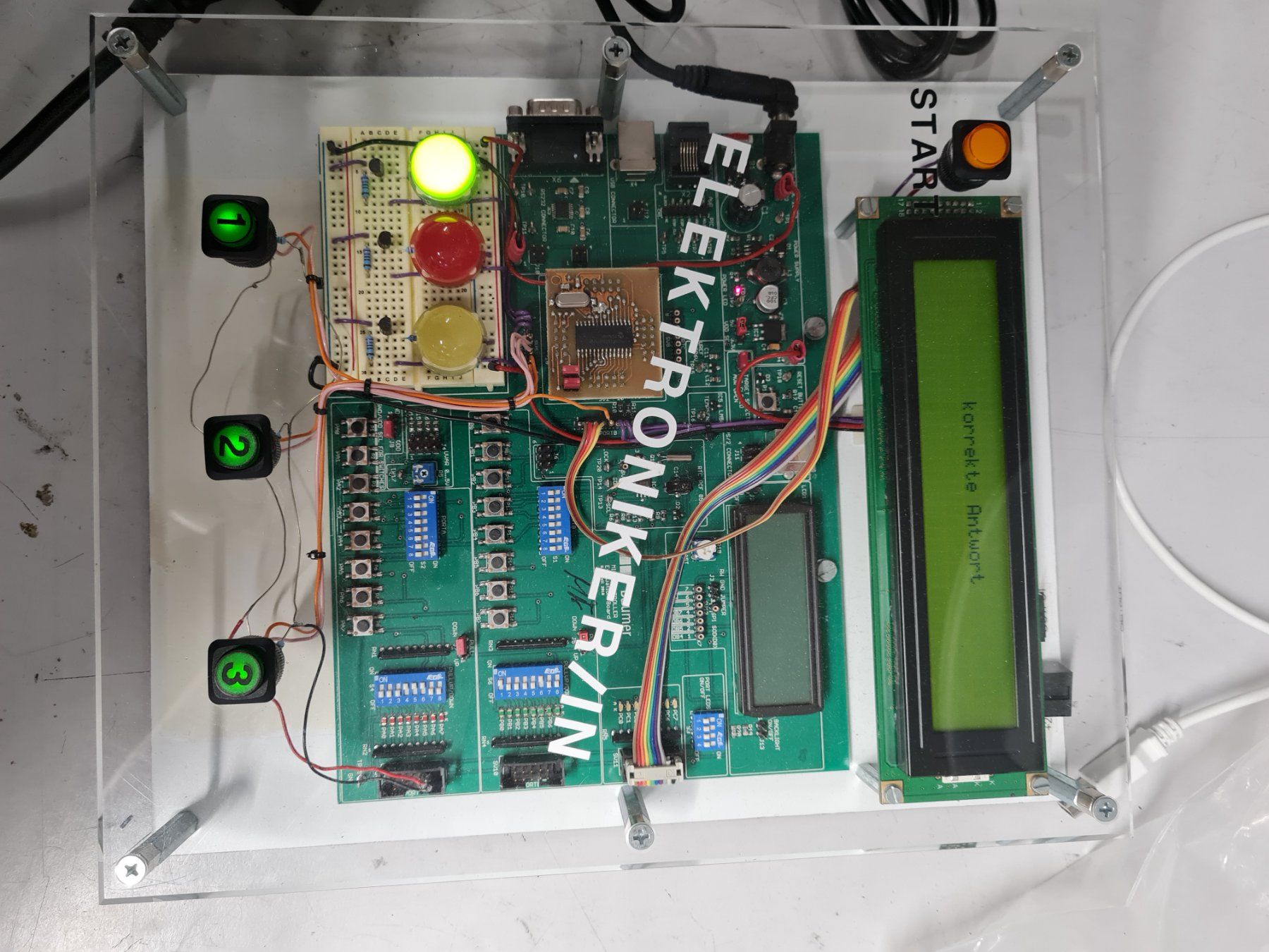 Componenti elettronici: Elektroniker Testboard mit Quiz Fragen – Usato da Horw venduto da Arta20000 1