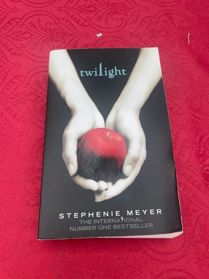 Libri: twilight - Stephenie Meyer - Bestseller Number one internat – Usato da Bergdietikon venduto da book-4-you