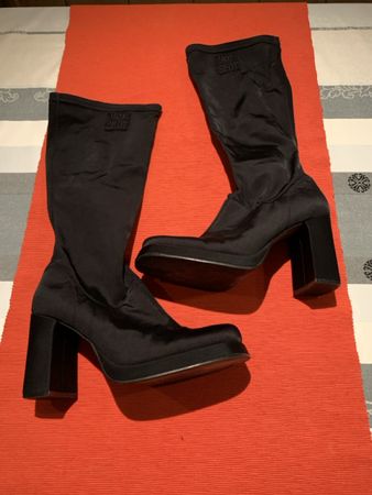 Kniehoher Stoffschuh