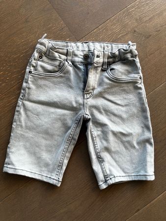 Short jeans taille 146