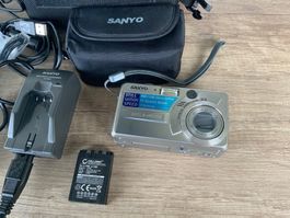 Sanyo VPC-MZ3EX Digitalkamera mit Zubehör und Tasche