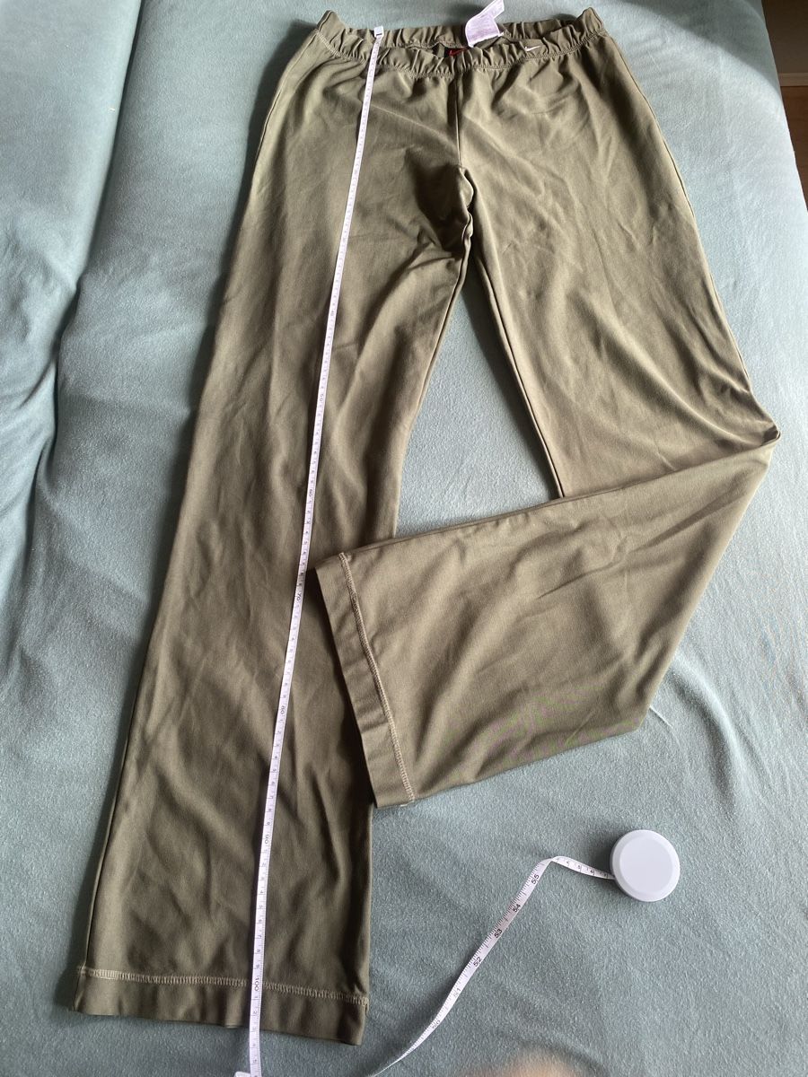Nike Pantaloni: Trainer Hosen Nike, Olive, Gr XL – Usato da Gümligen venduto da Primeselection