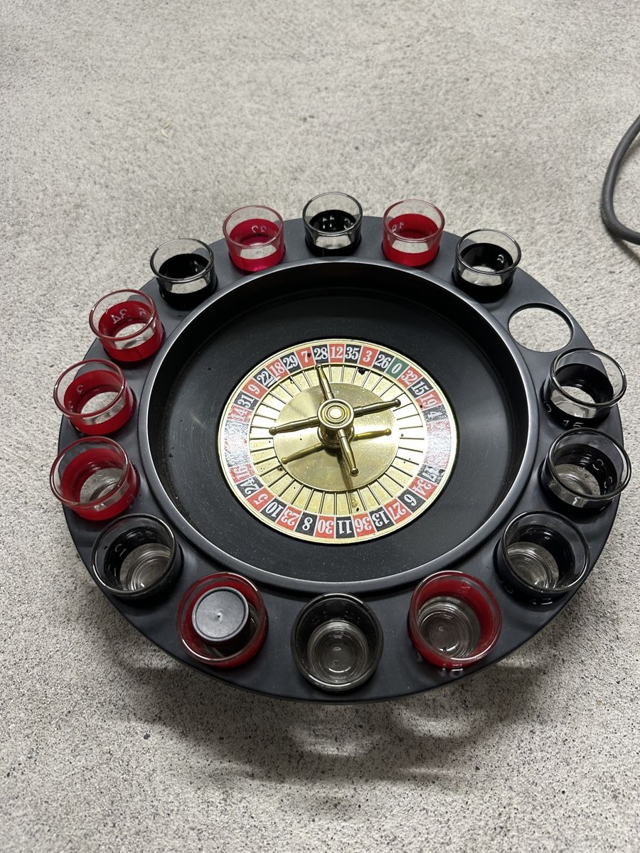 Giochi: Shot Roulette Trinkspiel – Usato da Schüpfen venduto da Poly_pi