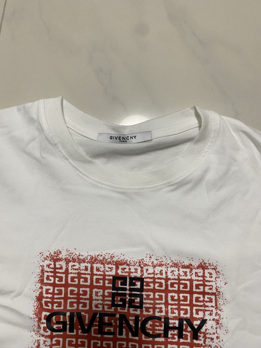 T-shirt: T shirt – Nuovo (secondo la descrizione) da Pratteln venduto da fra_rd8j