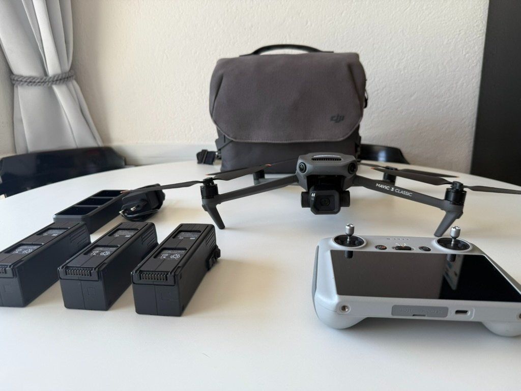 DJI Modellismo RC: DJI Mavic 3 Classic | Drohne | mit Fly More Package – Usato da Zürich venduto da 0pi_svh7