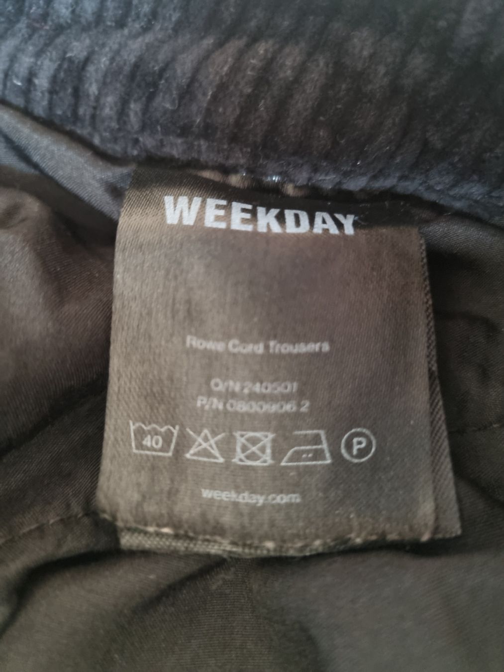 Weekday Pantaloni: Schwarze Kordhose von Weekday Gr. 36 – Nuovo (secondo la descrizione) da Champlan venduto da acr_kkd5 2