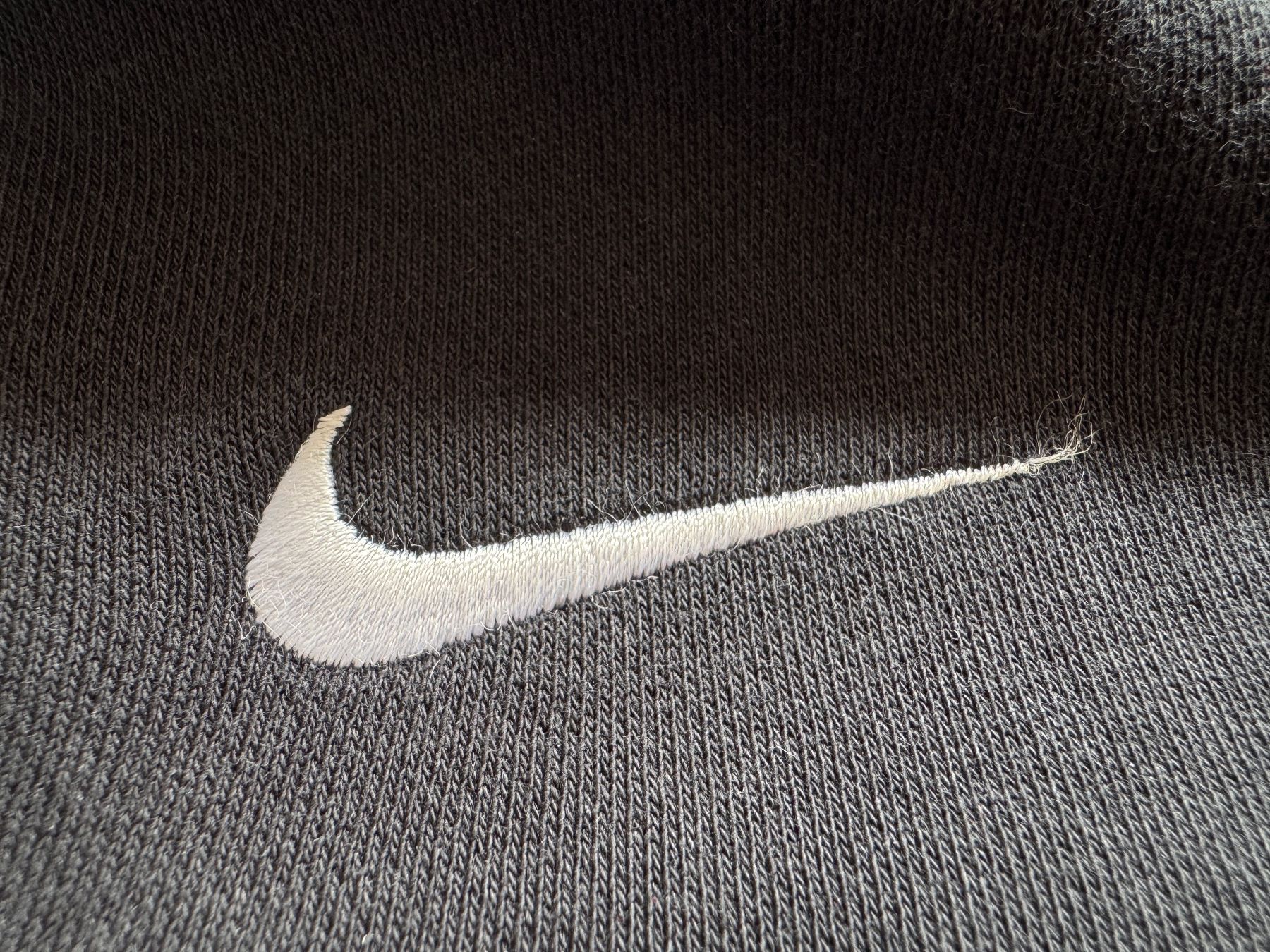 Nike Maglioni & Felpe: Nike Sweatshirt hoodie pullover Size M embroidered logo – Usato da Neuchâtel venduto da _Easy_to_Find_ 2