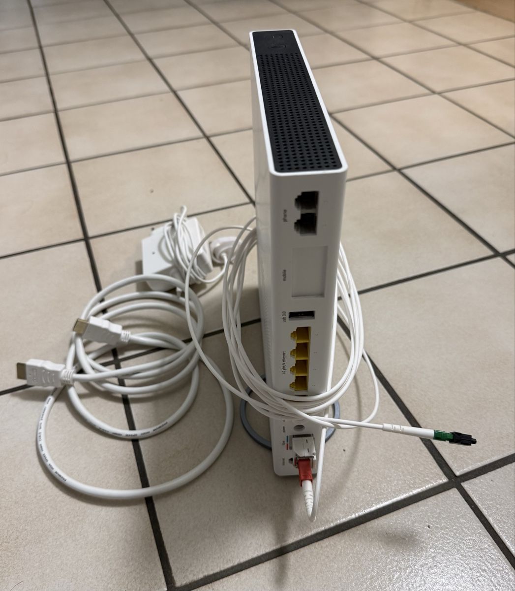 Swisscom Modems & Routeurs: Internet Box 3 Swisscom – D'occasion à Binningen par MichPam71 2