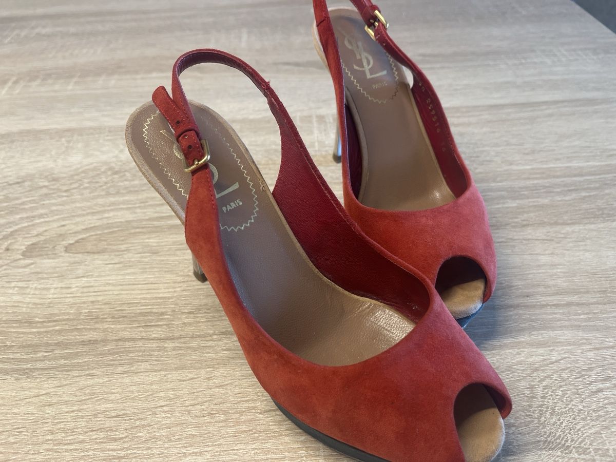 Saint Laurent Damenschuhe: YSL Pumps rot Wildleder Grösse 36 gebraucht – Gebraucht aus Rotkreuz von jef_by8b