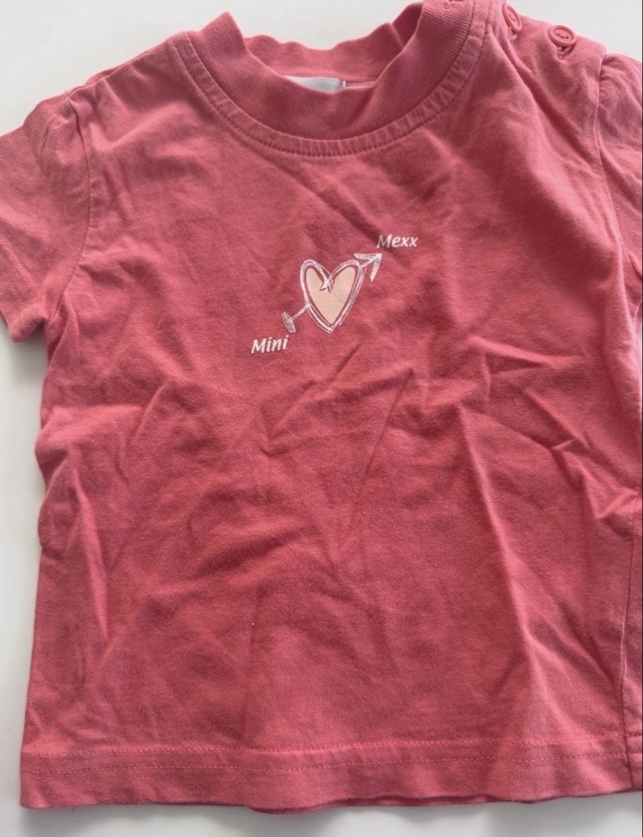 Mexx Hemden, Tops & T-Shirts: T-Shirt Mexx Grösse 68 mit Herzprint – Neu (gemäss Beschreibung) aus Freidorf TG von nad_fxh7