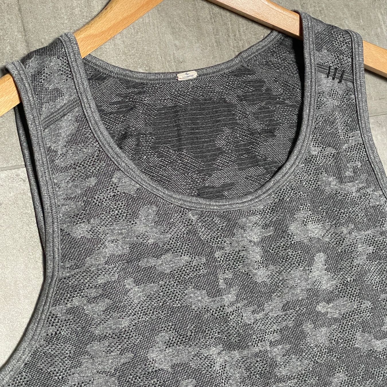 Lululemon T-shirt: Lululemon TANK Top (Gr.S) – Usato da Bern venduto da lolapennt 4