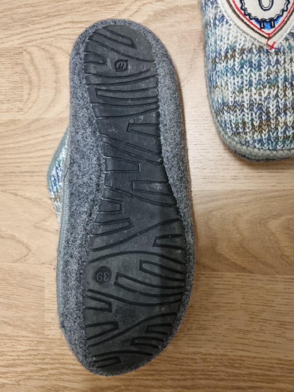 Scarpe da donna: Damen Hausschuh Winter – Usato da Kollbrunn venduto da Tinchjen 1
