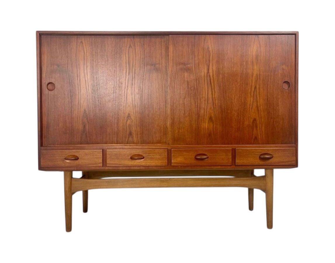 Cassettiere: Teak Sideboard Ejvind A Johansson Danish 60s – Usato da Basel venduto da MidMod20C