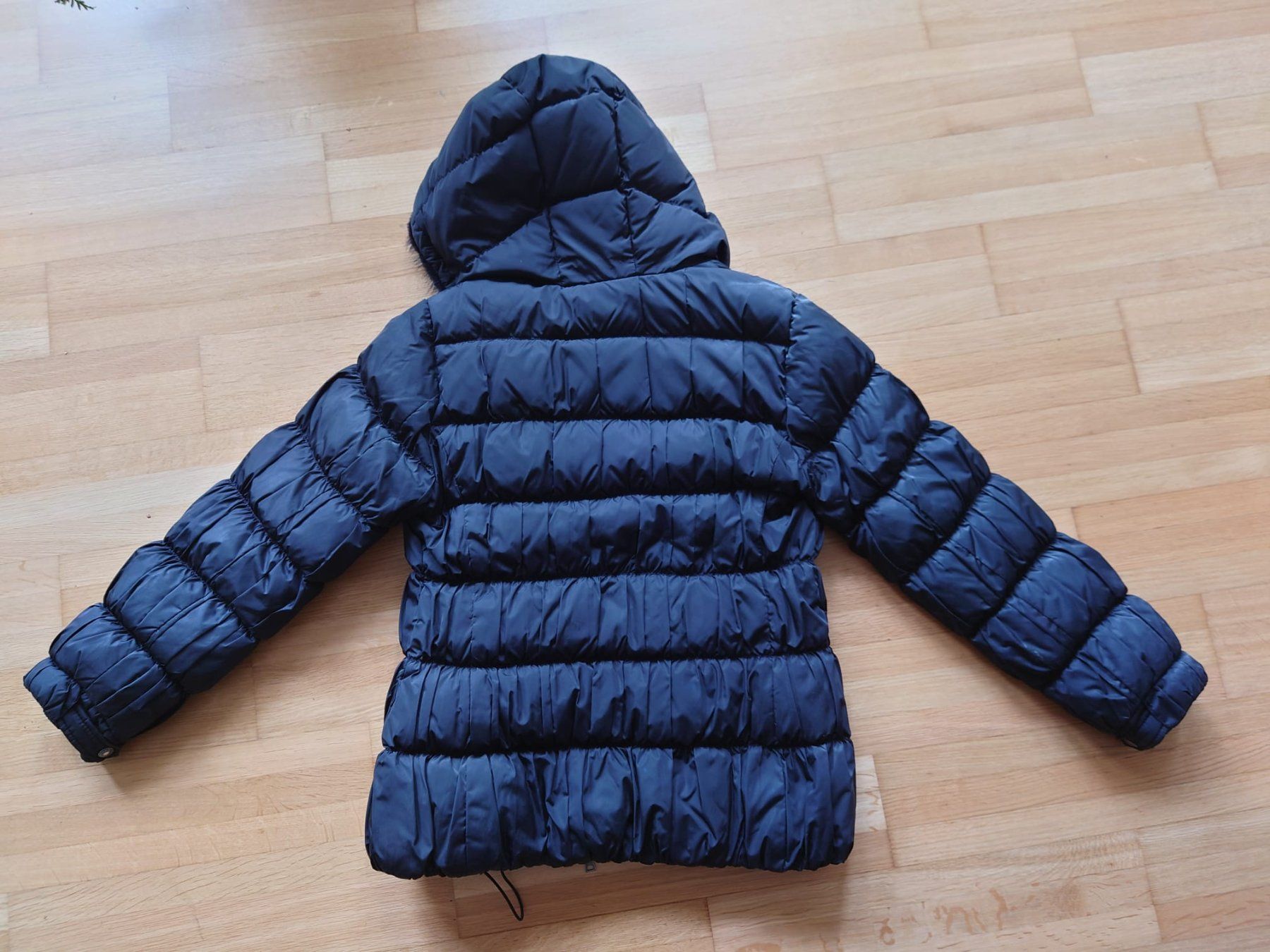 Prada Giacche: Prada Daunenjacke mit Kapuze – Usato da Uitikon Waldegg venduto da Nigra_Rica 5