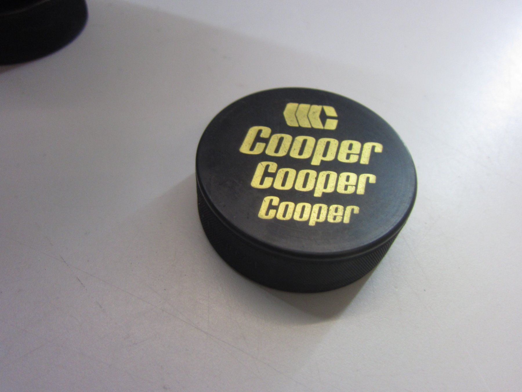 Palloni: 16 Pucks Cooper – Nuovo e nell'imballaggio originale da Kilchberg ZH venduto da Cuculus1 1