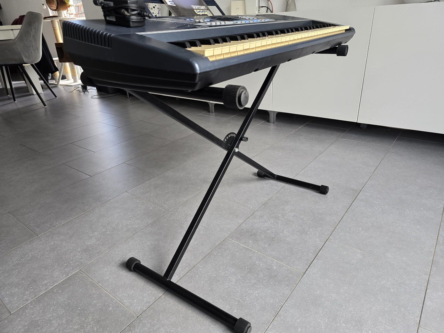 Bontempi Musikinstrumente: BONTEMPI PM 746 System 5 Keyboard Synthesizer – Gebraucht aus Hausen AG von Vugri 2
