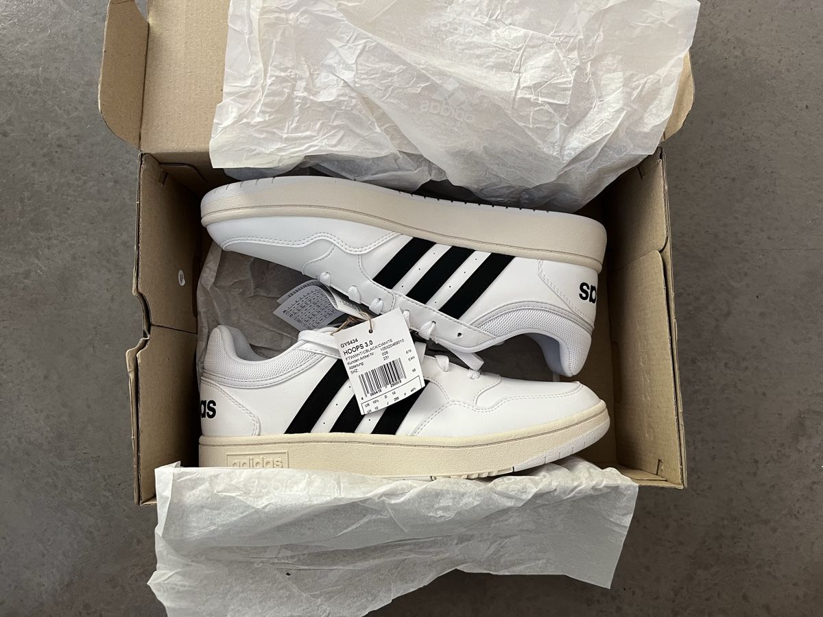 Adidas Herrenschuhe: Adidas Hoops 3.0 Gr. 44 2/3 - Neu – Neu und originalverpackt aus Mörschwil von Levian