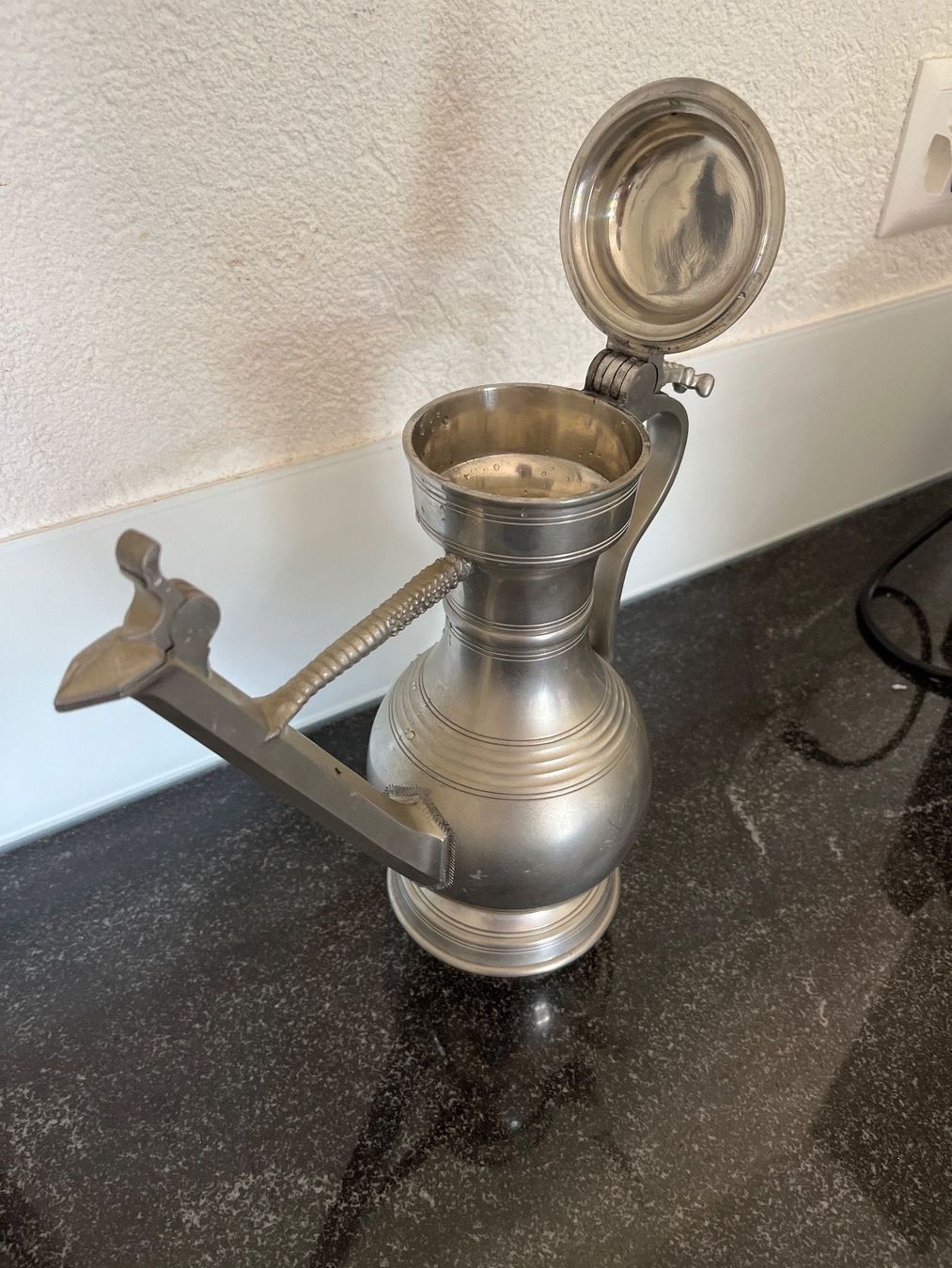 Caraffe: Channe bernoise en étain – Usato da Marly venduto da 21ypsilon 1