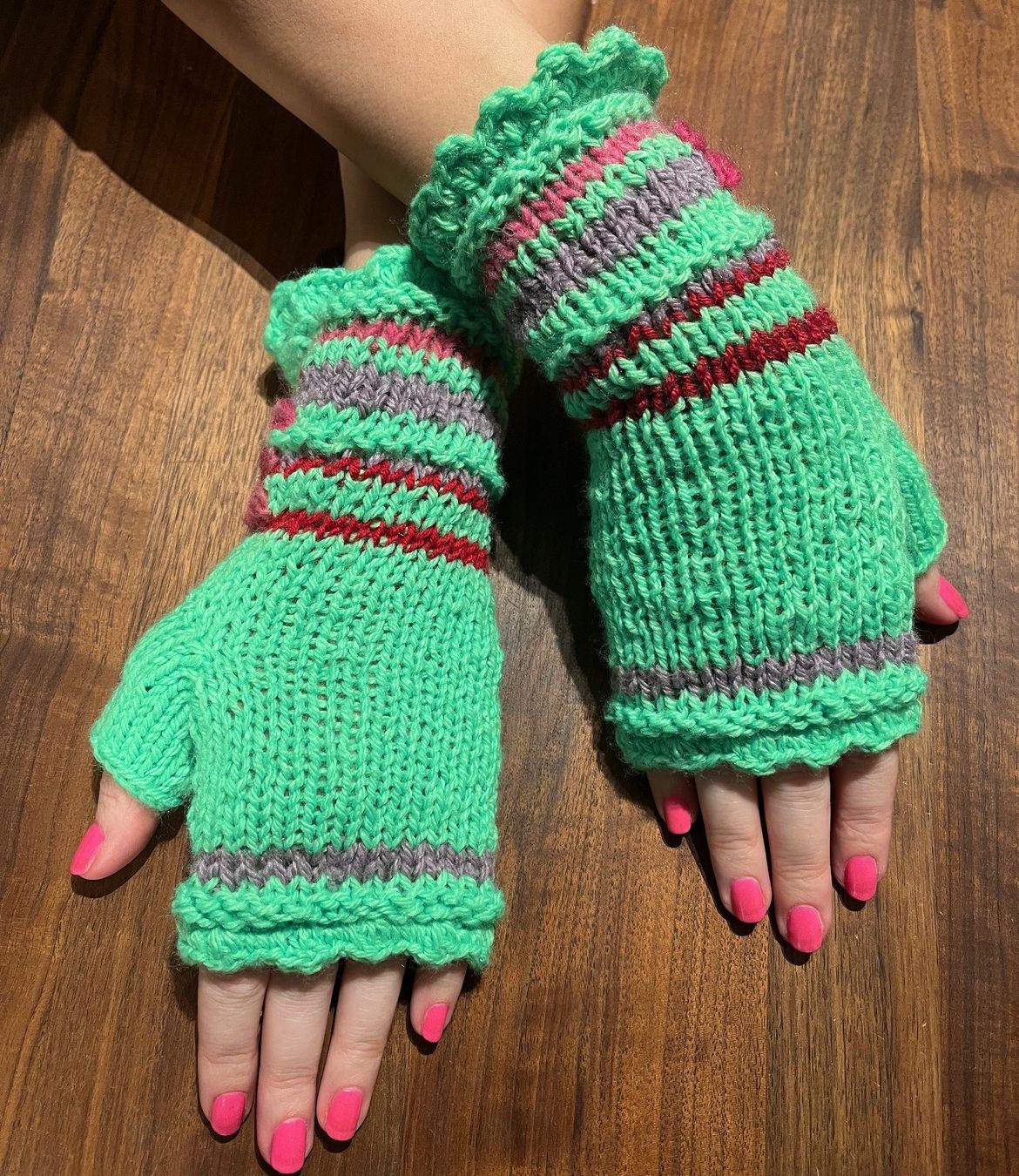 Guanti & manicotti: Handgestrickte Pulswärmer grün – Nuovo e nell'imballaggio originale da Laufen venduto da eichhorn15 1