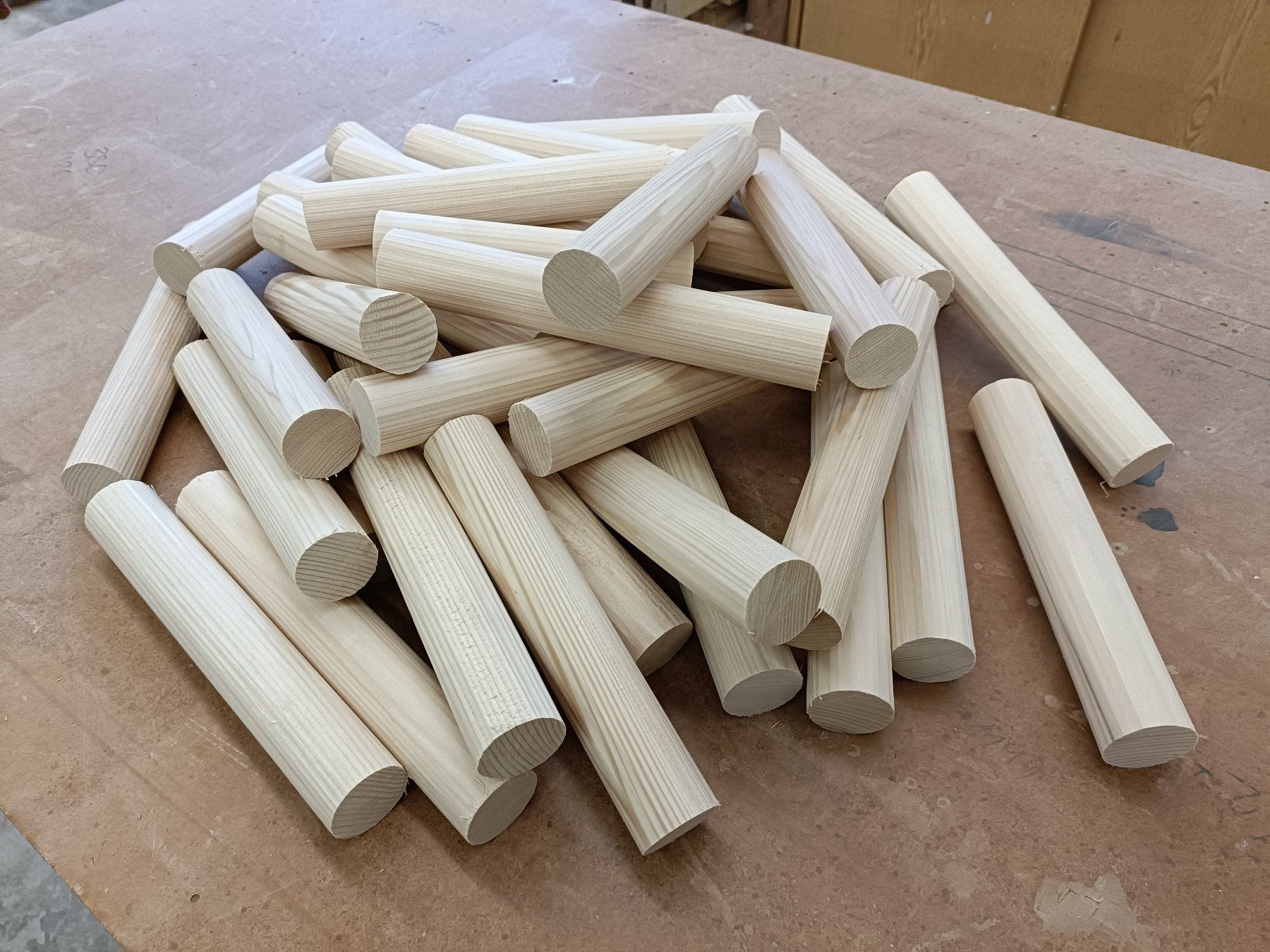 Articoli in legno: Holzstäbe Fichte, geschrobbt, D= 40mm – Nuovo (secondo la descrizione) da Kerns venduto da Frewa