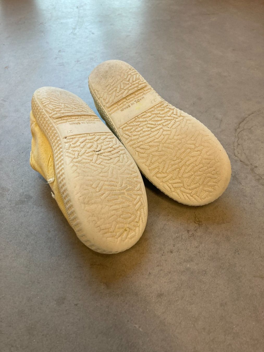Scarpe per ragazzi: Stoffschuhe Gr. 27 – Usato da Basel venduto da inf_z7j8 1