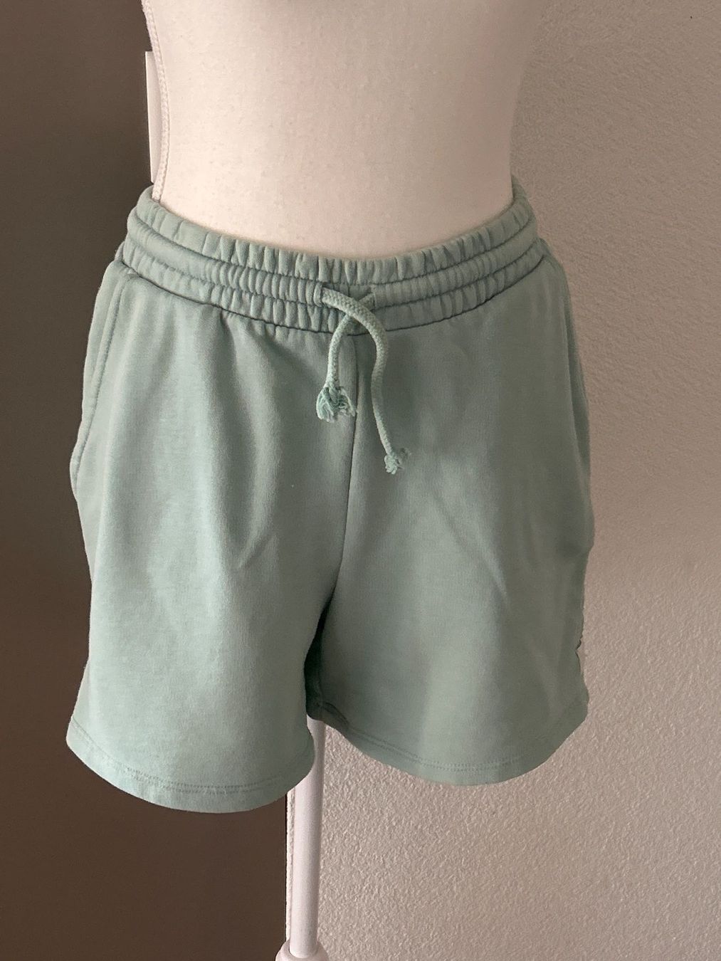Pull&Bear Pantaloni: Damen Short mintgrün von Pull&Bear Grösse M – Usato da Brunnen venduto da Nala2929 5