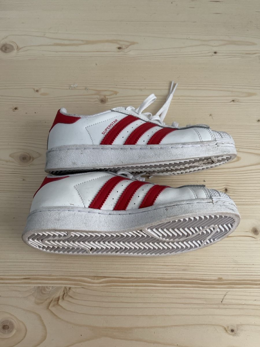 Adidas Scarpe da uomo: Adidas Schuhe Grösse 34 – Usato da Derendingen venduto da Carbon10 1