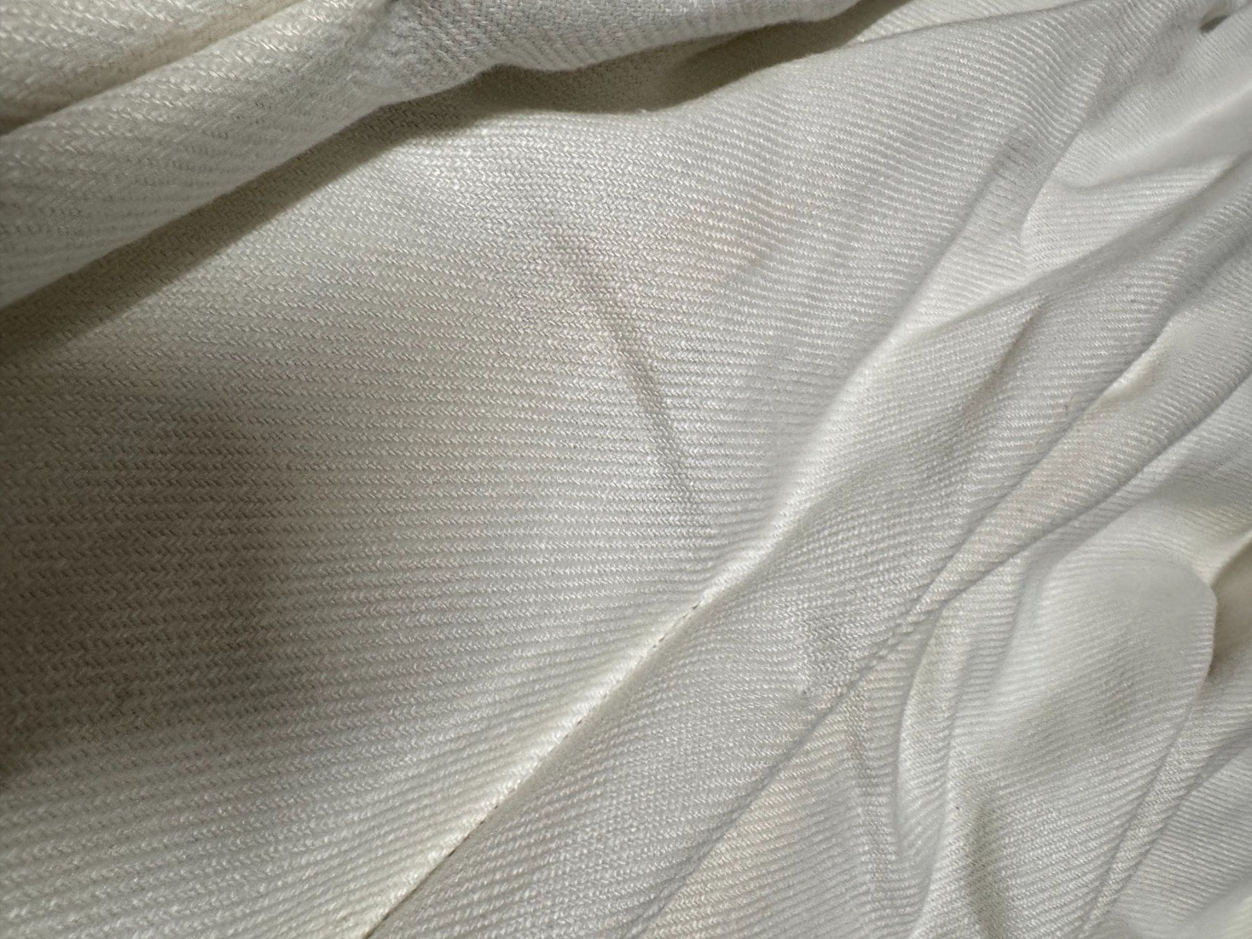 Tende: elegant off-white pleated curtain panel – Usato da Oeschseite venduto da -Luxury-On-Line- 6