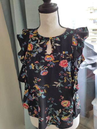 Damen Bluse schwarz mit Blumenmuster & Volantärmeln