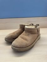 Warm UGG Boots Size 39 - Perfect for Winter Cozy Comfort!