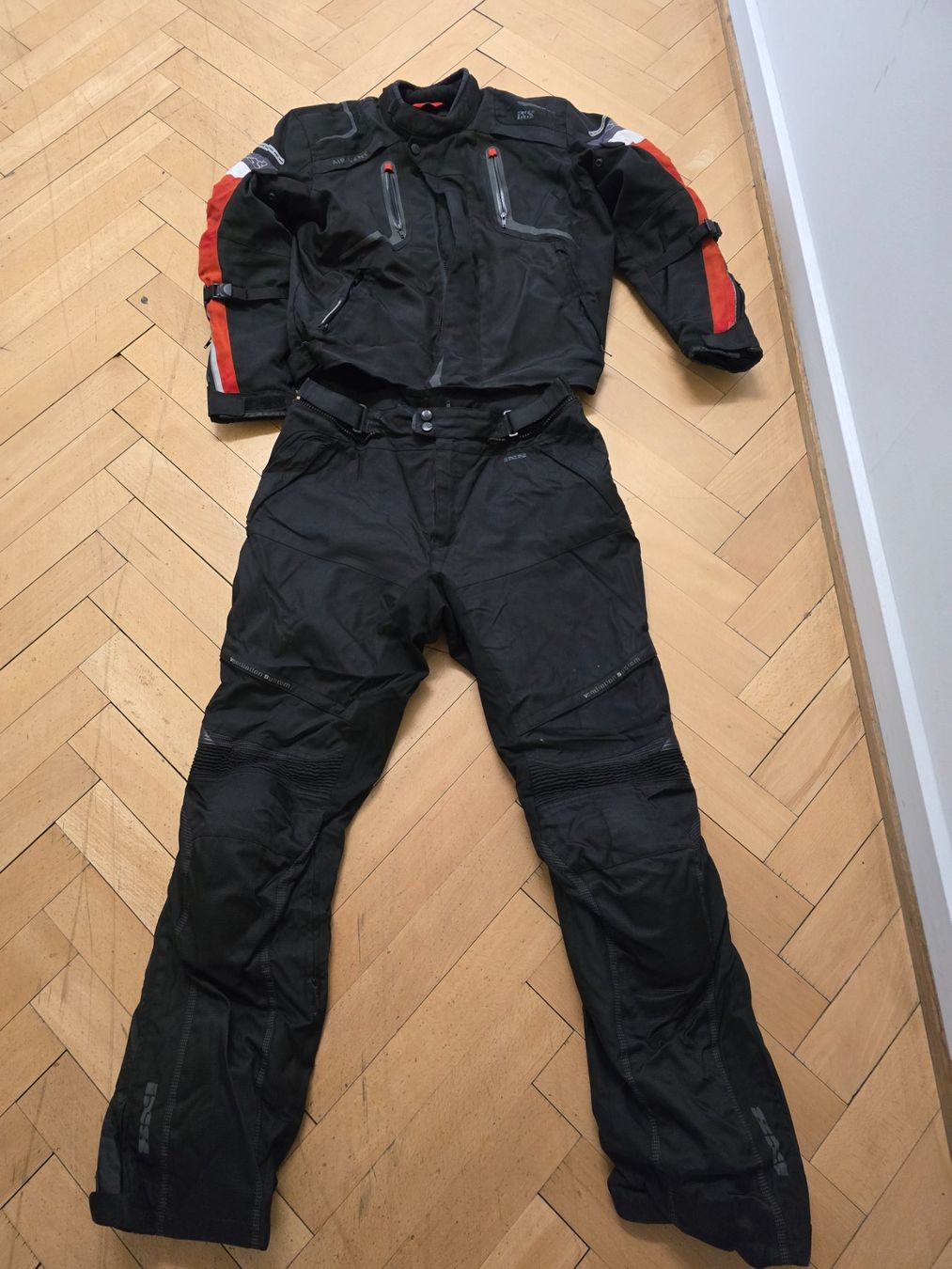 IXS Lotti di vestiti: Ixs Töffkleider Grösse 2 XL – Usato da Schönenwerd venduto da Chez_Mimi