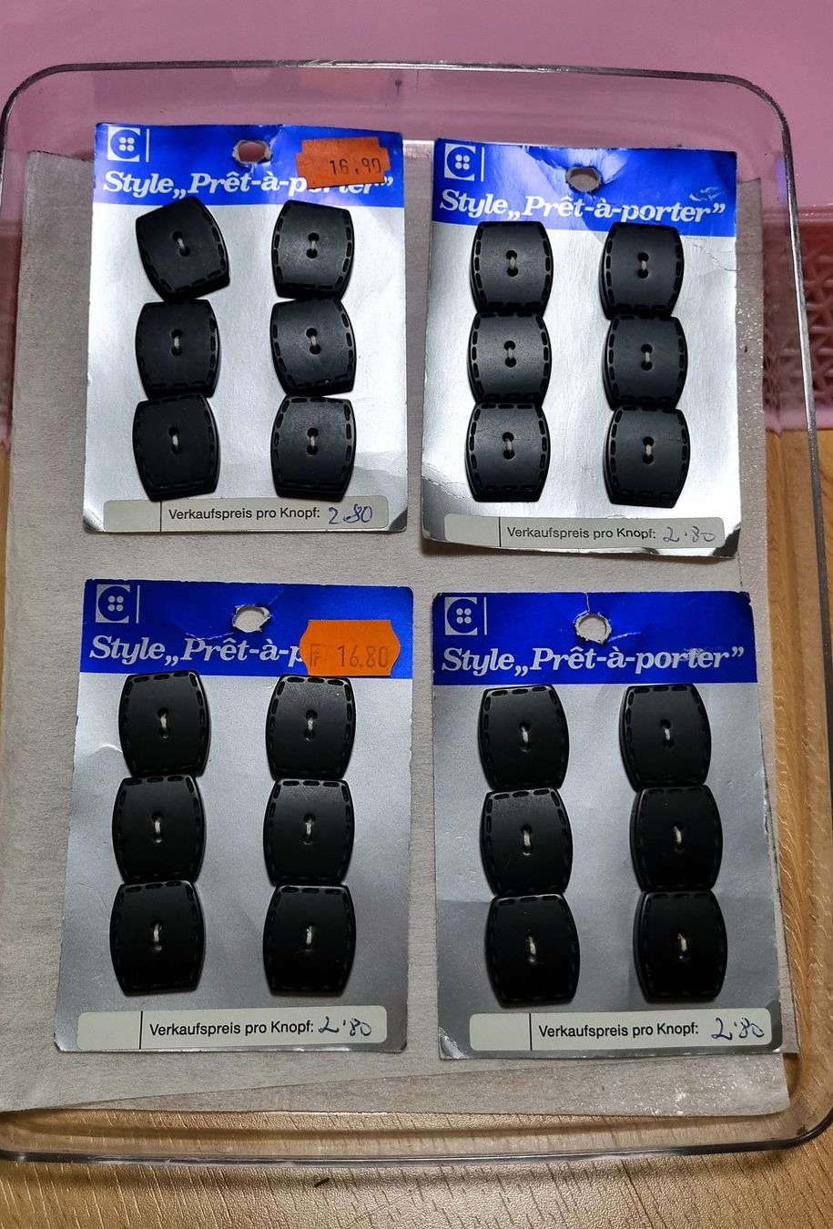 Bottoni: Set 24 Vintage Knöpfe – Usato da Effretikon venduto da lenalisa63