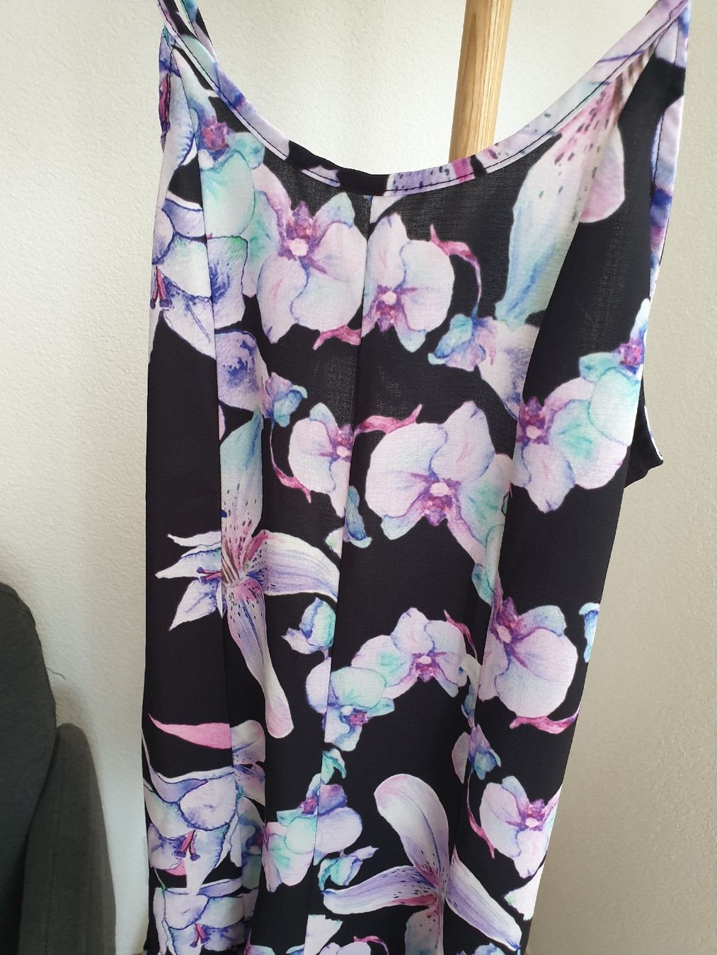 Vestiti: Black Floral Print Ruffle Romper, Open Back, Spaghetti Strap – Usato da Aigle venduto da Smagbrelle18 1