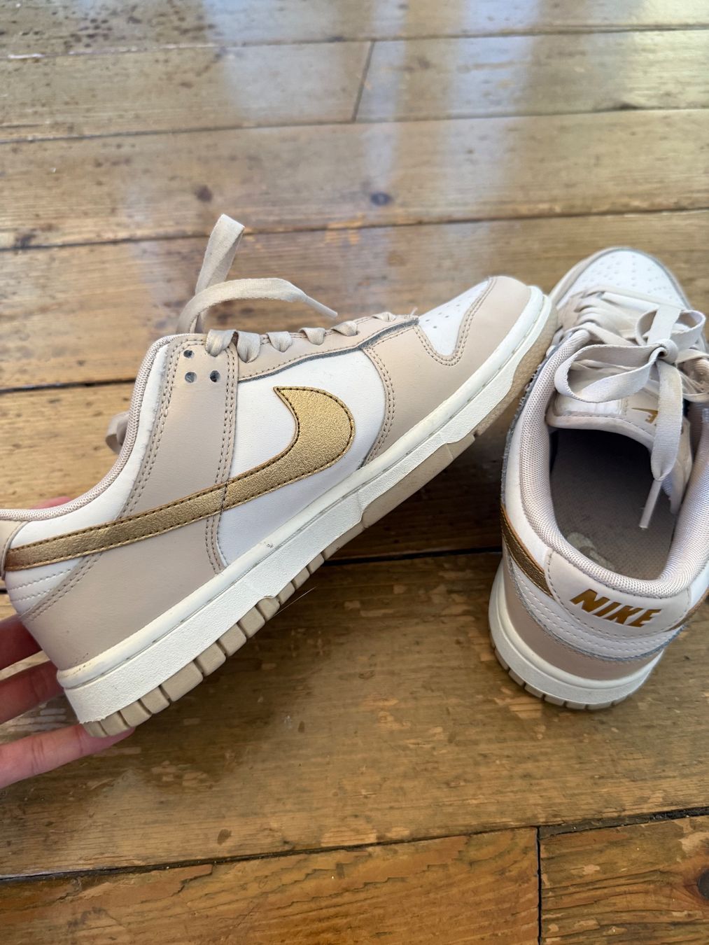 Nike Scarpe da donna: Nike Dunk low beige/weiss/gold Grösse 38 – Usato da Zuchwil venduto da jabie 1