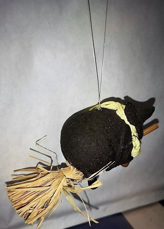 Statuette: Fliegende Hexe (3) – Nuovo (secondo la descrizione) da Lutzenberg venduto da Truhe 3