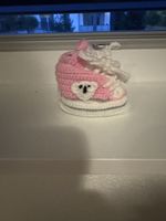 Gehäkelte Babyschuhe, Sneakers Stil, Handmade, Top Zustand!